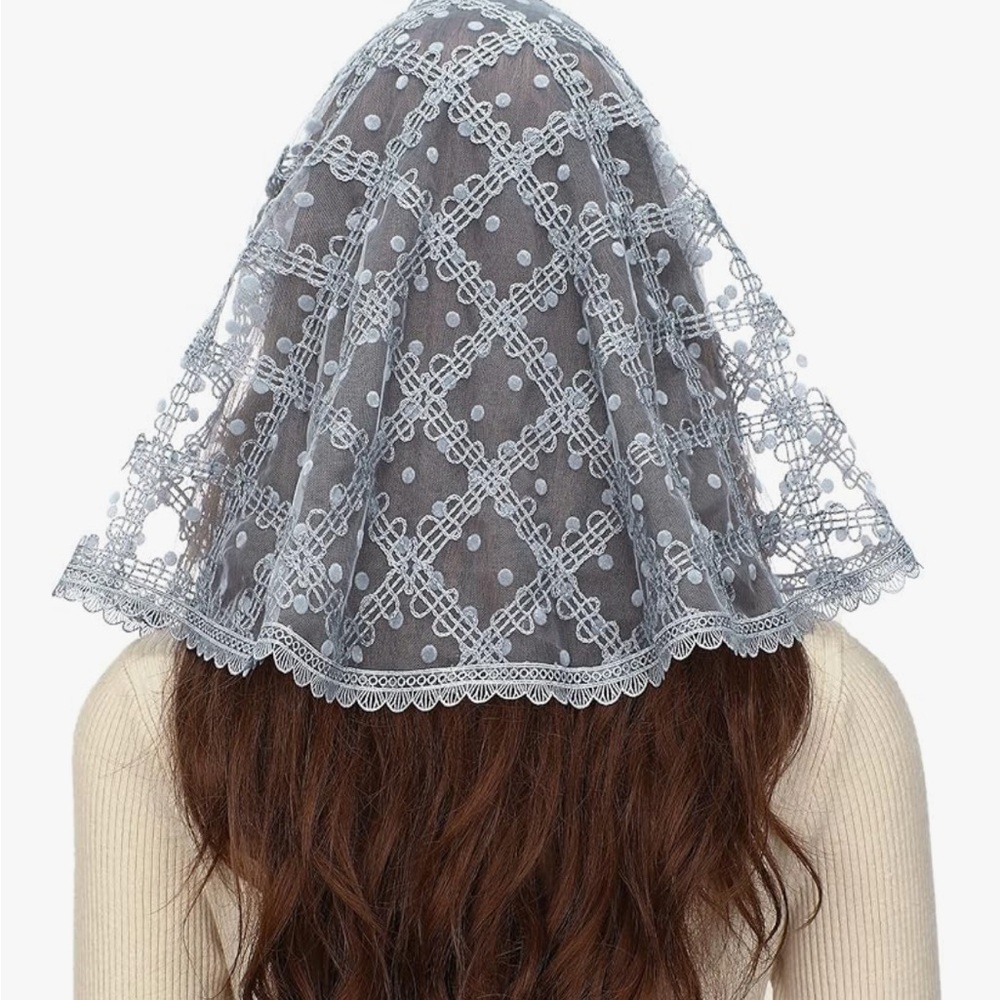 Elegant Lace Veil in blue grey